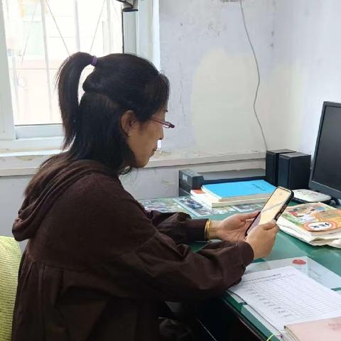 安阳市文泰小学少先队辅导员认真学习和贯彻《少先队辅导员管理办法》