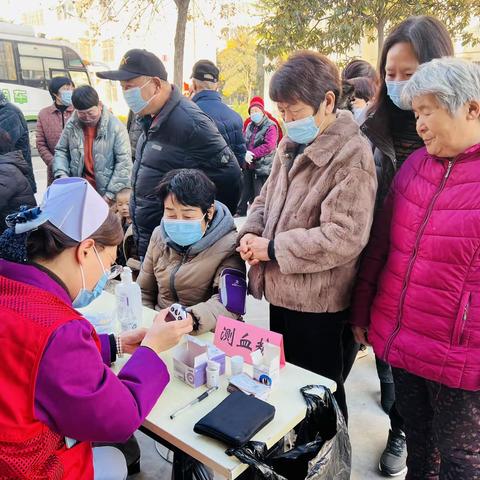 【新时代文明实践站】——翟庄街道燕山路社区联合召陵区妇联、漯河市中心医院开展文明实践助力幸福之城建设，卫生健康知识进社区志愿活动