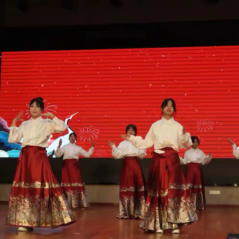 策马扬鞭启新程，不负韶华向未来 ‍———武汉市汉阳区晴川英才初级中学举行2026年元旦联欢活动