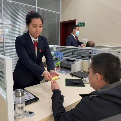 金融为民践初心 ﻿惠农助学筑桥梁 ——太白农商银行顺利完成2025年春季学期“一卡通”发卡工作