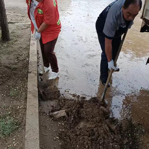 【吕梁博轩】雨后“洁城”不停歇  清淤整修亮新颜