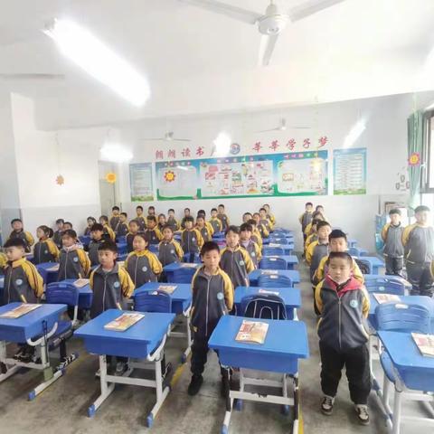 童声浸润校园，阅读趣味横生--记蒙阴县汶溪小学一年级趣味晨读