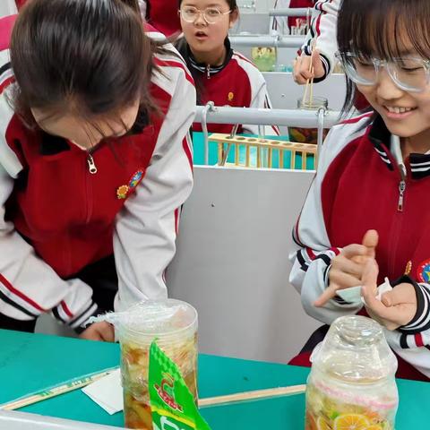 时间的沉淀，华丽的转变 ﻿——“生生不息”社团开展泡菜品尝活动