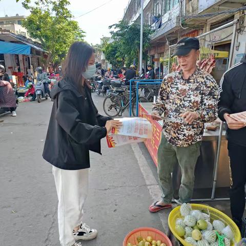 新市村委会开展《反有组织犯罪法》宣传活动