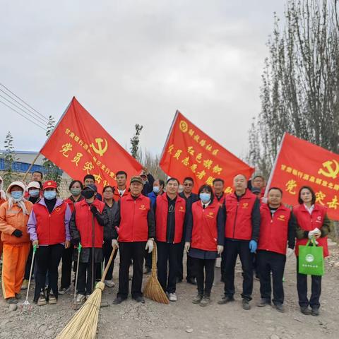 甘肃银行酒泉解放北路支行党支部携手甘肃银行酒泉肃州区支行党支部，解放路社区开展“志愿服务进园区，清扫卫生促文明”主题党日活动