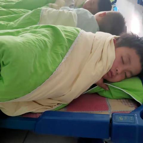 大二班生活活动观察记录«不午睡的小孩»
