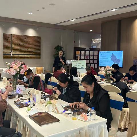 南门支行联合建工地产举办非遗螺钿手作体验活动