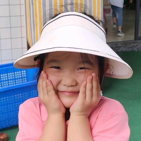 万家福幼儿园中一班——李俏葳