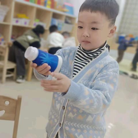 万家福幼儿园中一班——林哲睿