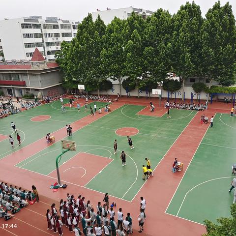 运投呈精彩  奋争展激情——济宁市第十五中学总校区初三年级篮球赛活动纪实