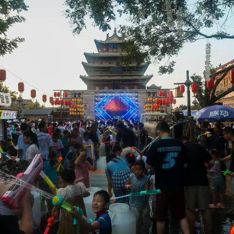 聊城也有泼水节