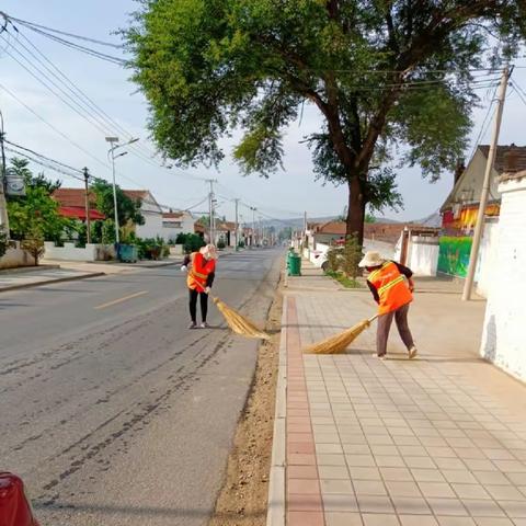 高温坚守环卫一线   汗水诠释责任担当