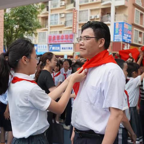 “情暖童心，携手同行”——梧州市龙圩区区委书记赖启第到梧州市下廓小学龙湖校区开展“六一”儿童节慰问活动