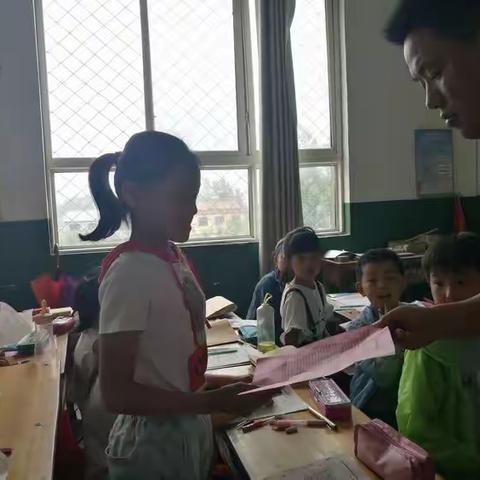 蔡林小学小手拉大手禁烧秸秆活动