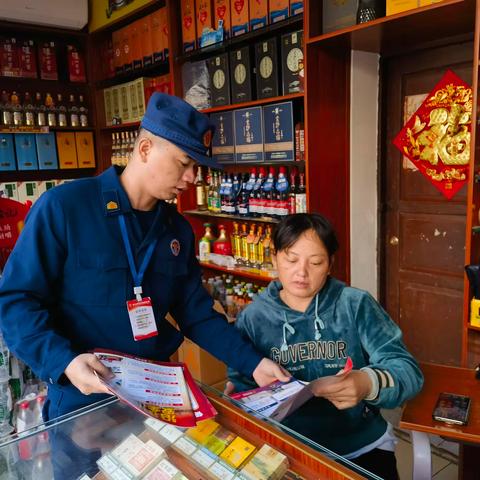 龙华区消防救援大队持续对辖区开展“九小场所”消防安全宣传活动