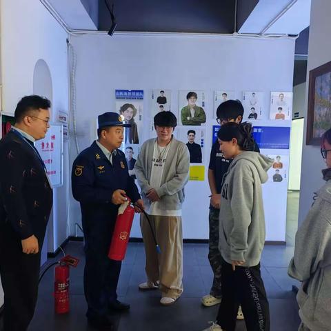 龙华区消防救援大队对辖区重点单位开展消防安全知识宣讲活动