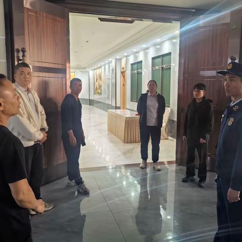 龙华区消防救援大队对辖区重点单位开展消防安全检查指导工作