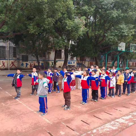 体育游戏，童年的欢笑（一年级体育游戏）美篇