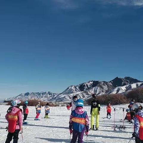 【滑雪，冬天的绽放】  绿野拾光研学  2023冠军滑雪冬令营开始招生啦！！！