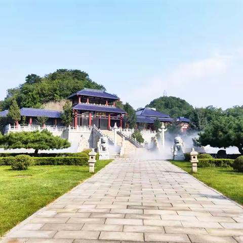 长城华人怀思堂陵园环境优雅，景观别致
