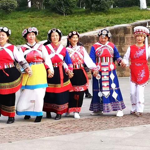 潼南区少数民族载歌载舞欢度元宵佳节