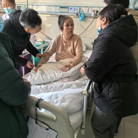 社区关爱不停歇，温暖送到病床前