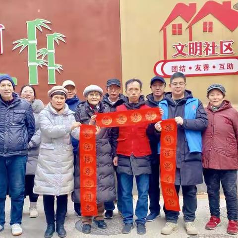 和南社区组织辖区退役军人写春联