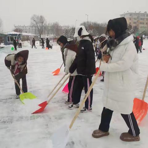 【暖心护学·幸福校园】 冬雪满校园 清雪暖心间