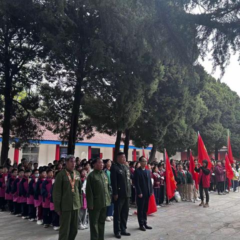 铸魂.2024.清明祭英烈                   ——尉氏县实验小学清明节主题系列活动之祭扫英烈