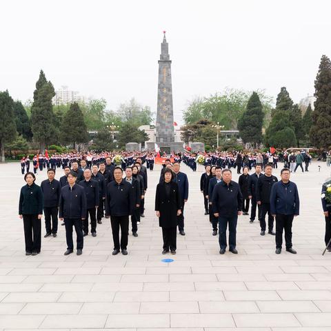 市教育局组织党员干部开展谒陵教育活动