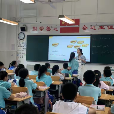 清水塘第三小学英语组教研活动—— “同课异构”创精彩