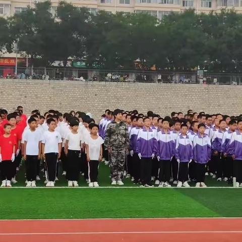 且抒凌云志   不负少年时