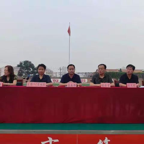 且抒凌云志   不负少年时