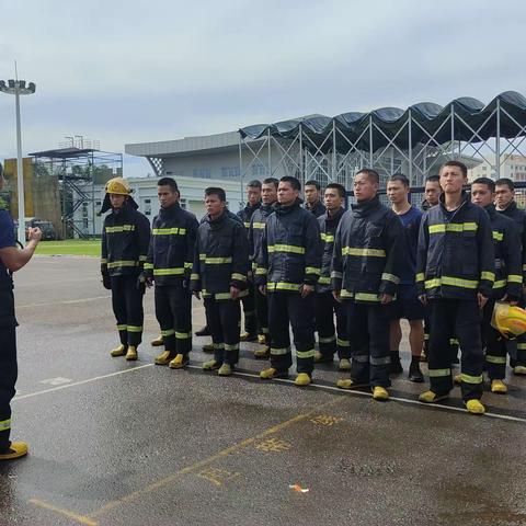 新训大队组织开展新消防员实战化训练