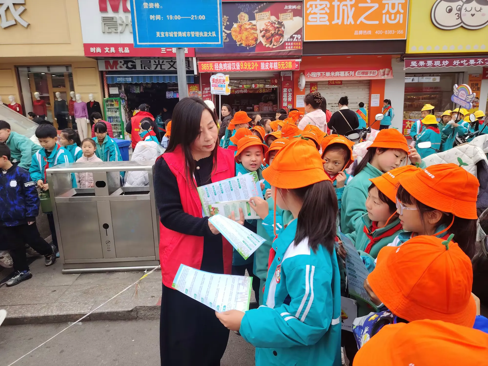 简篇-关爱未成年人 护航健康成长 ——涧西区康乐社区开展“护苗”宣传活动