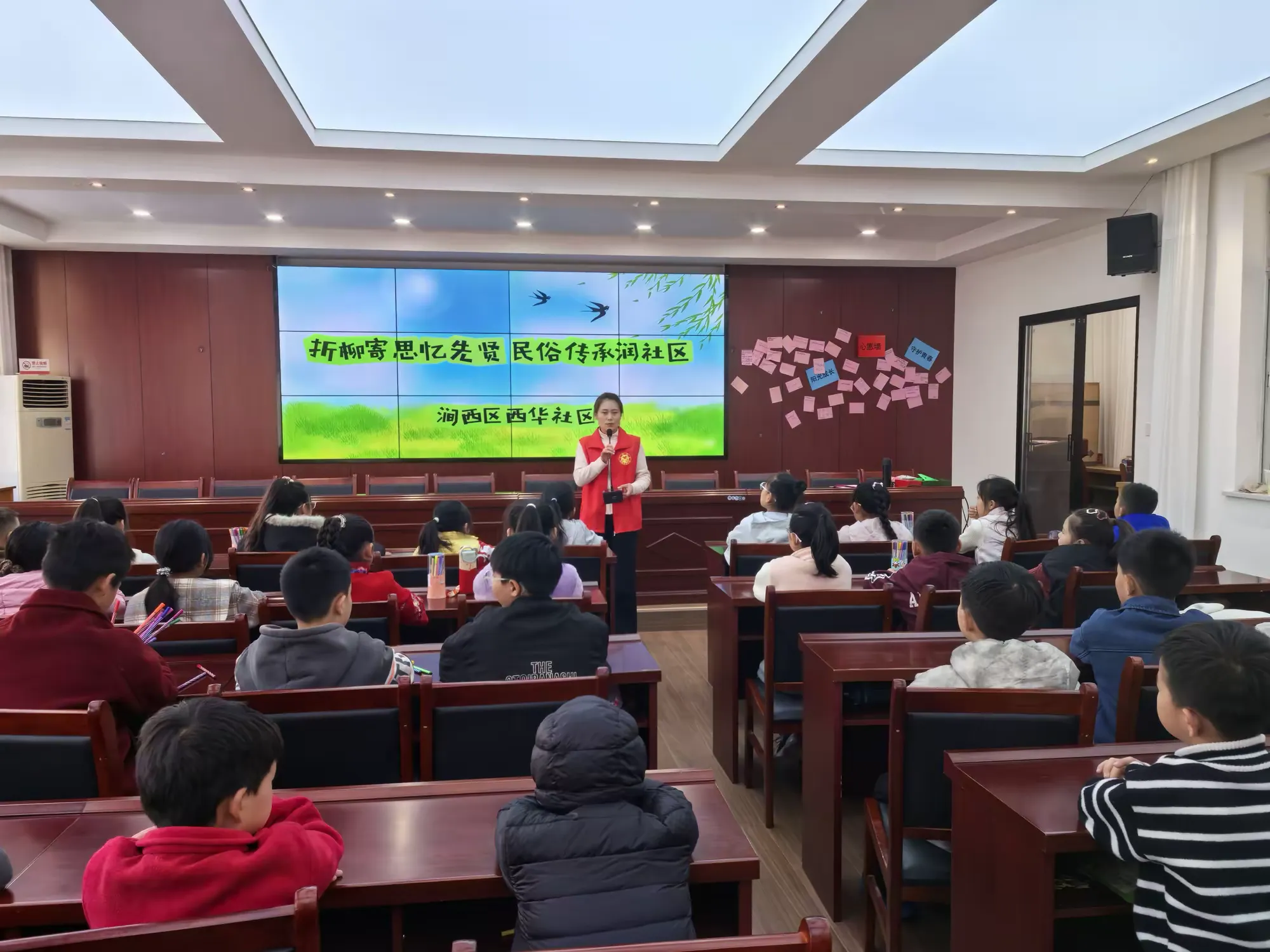 简篇-折柳寄思忆先贤 民俗传承润童心——涧西区西华社区开展清明活动