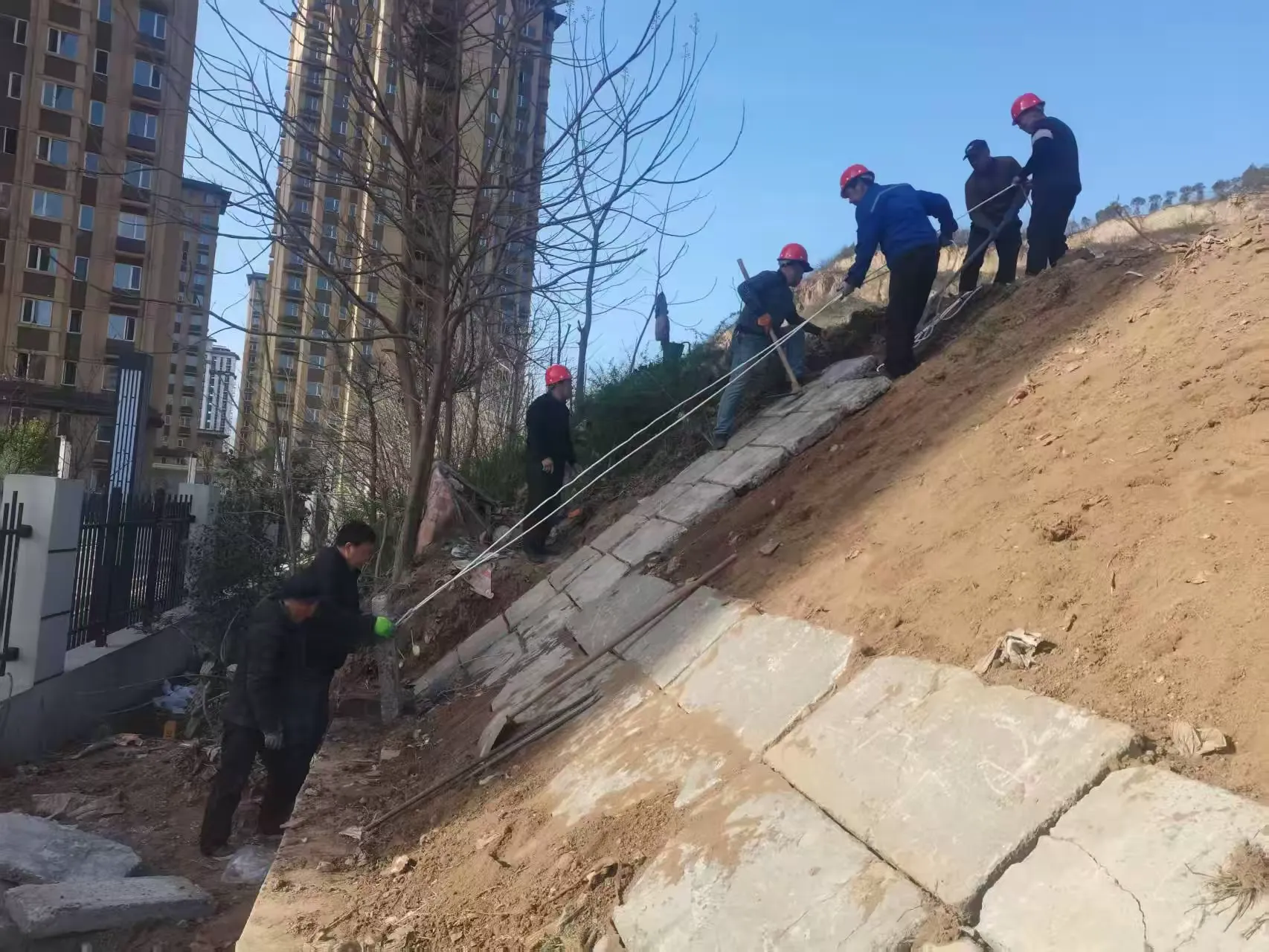 简篇-涧西区西华社区:变废为宝筑新景 社区巧治暖民心