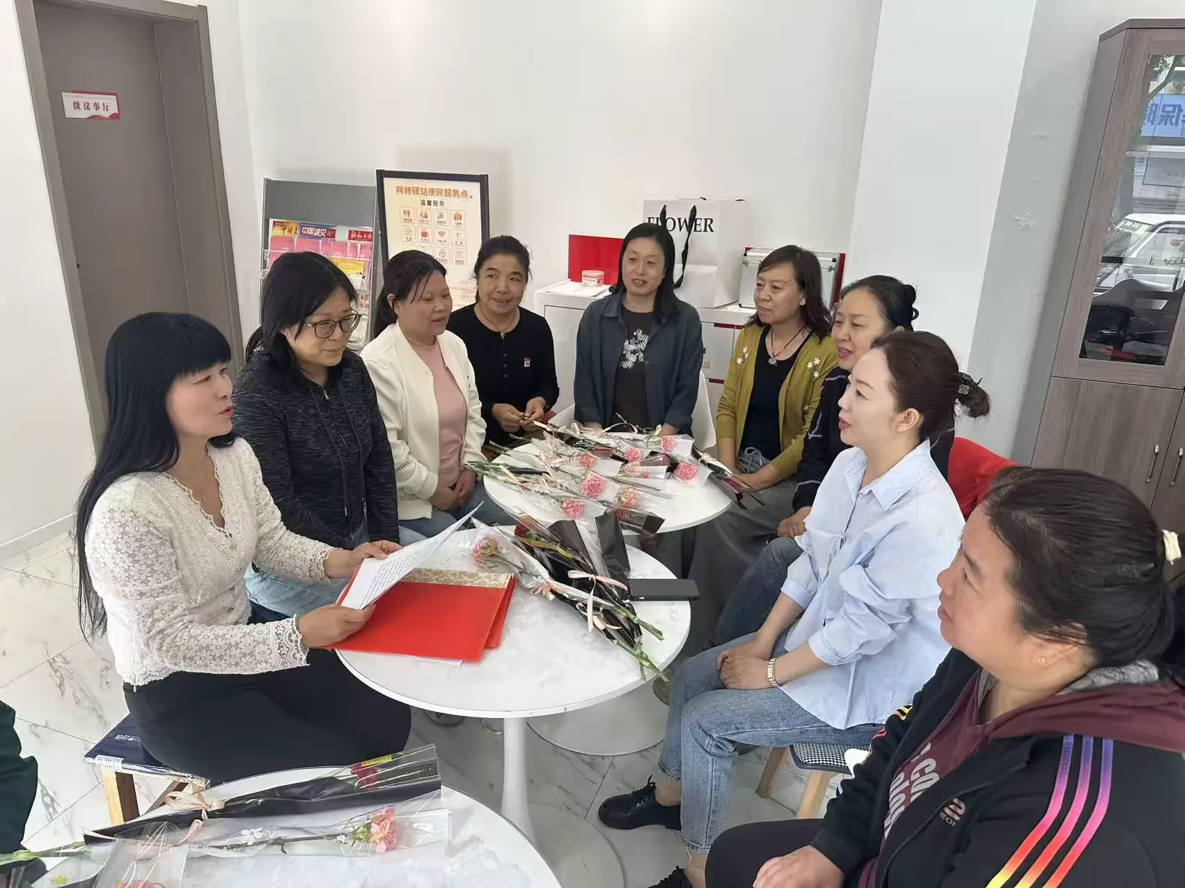 简篇-巾帼绽芳华 母爱润心田——涧西区向阳社区开展母亲节亲邻日主题活动