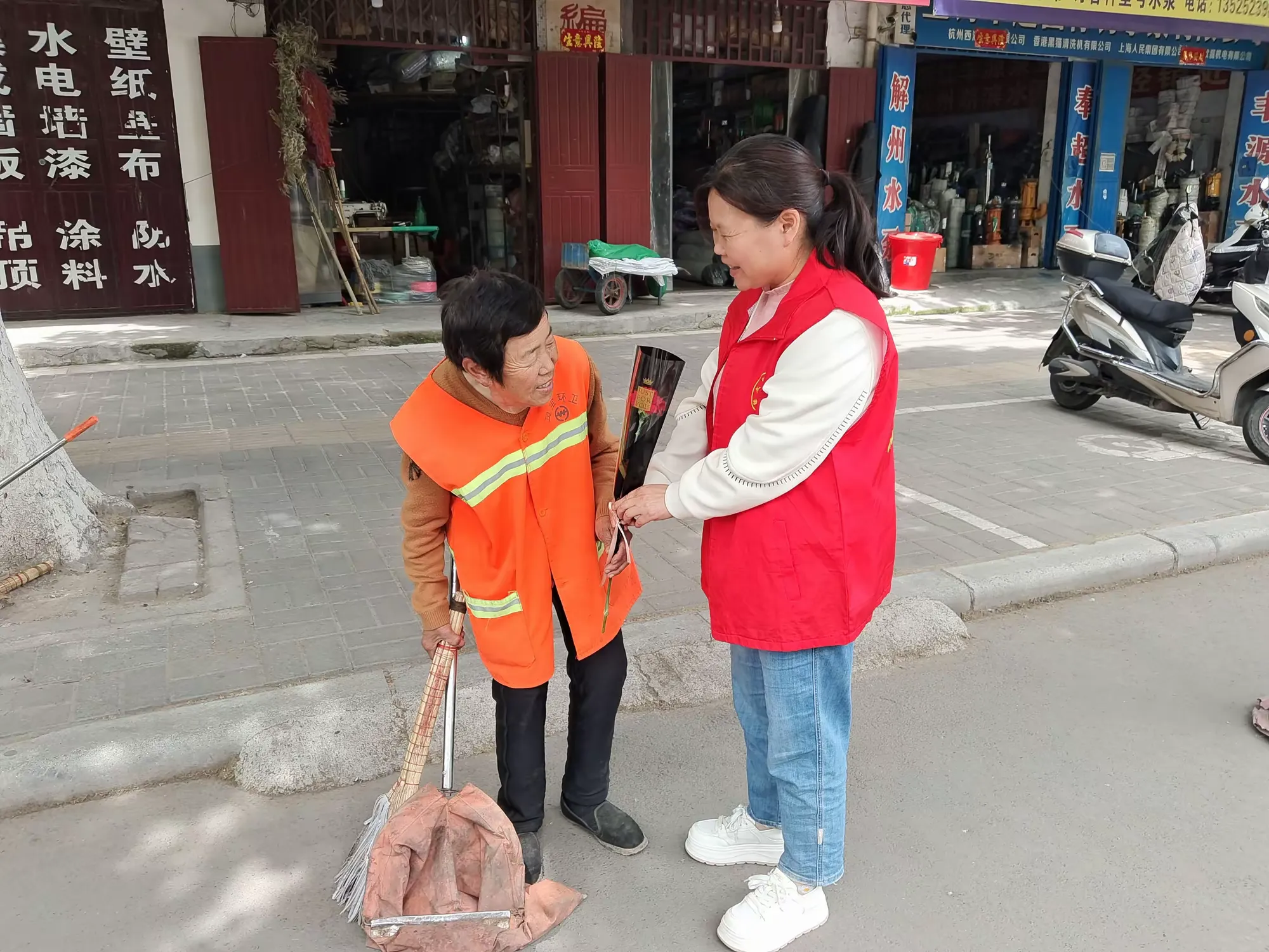 简篇-巾帼绽芳华 母爱润心田——涧西区向阳社区开展母亲节亲邻日主题活动
