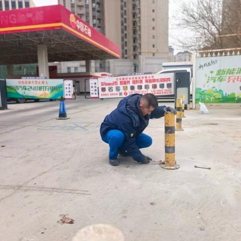 【巴州销售公司】党员先锋显担当 巧解充电站停车乱象