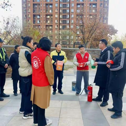 25.11.6东站街道蓝山社区携手万科物业开展“金秋护航·消防同行”主题活动