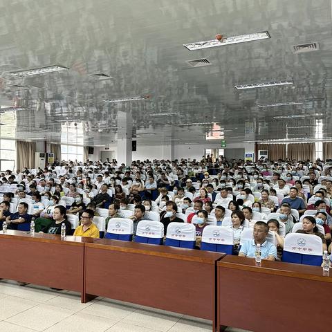家校同心  师生同行--万宁中学2022-2023学年度高二第二学期家长会