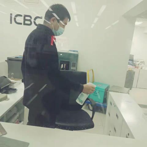 坚守岗位显大行担当  金融服务“不打烊”