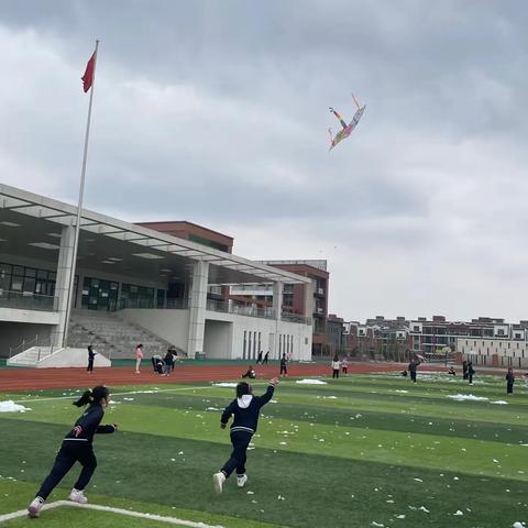 “缅怀革命先烈 赓续红色血脉”——乳业开发区第二小学开展清明节系列活动