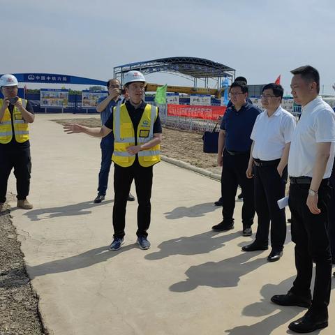 中国铁路济南局集团党委委员、副总经理王慧林到S246上跨桥项目调研指导工作