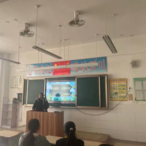 家校共育 共赢未来——星村镇林泉小学开展家庭教育专题讲座暨低年级家长会