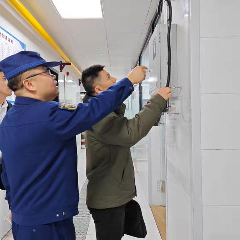 扶风大队陪同市燃气专班开展节前燃气消防安全督导帮扶