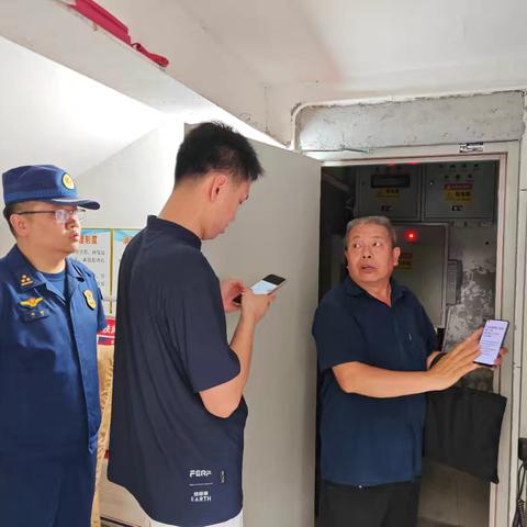 联合排查除隐患 筑牢安全防火墙——扶风县消防救援局陪同省安委办专家开展人员密集场所安全检查