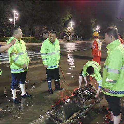 冰雹强降雨来袭 航天城管全力应对护城
