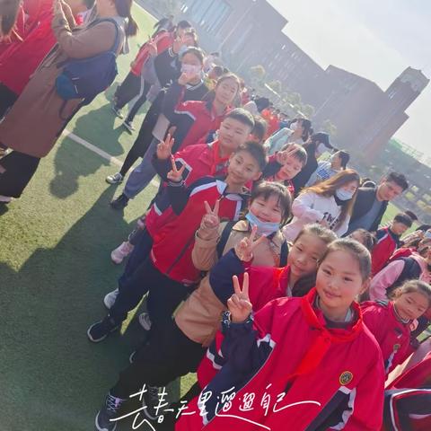 实验小学 3.4班假日小队 参观科技馆活动